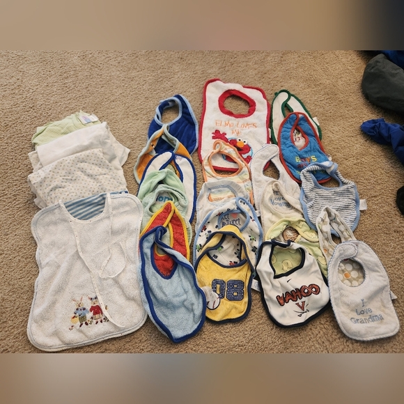 Boys Bib And Burp Cloths Lot Of 26 GUC #I275 - Picture 1 of 1